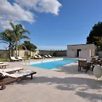 Masseria Li Campi מלון 3*